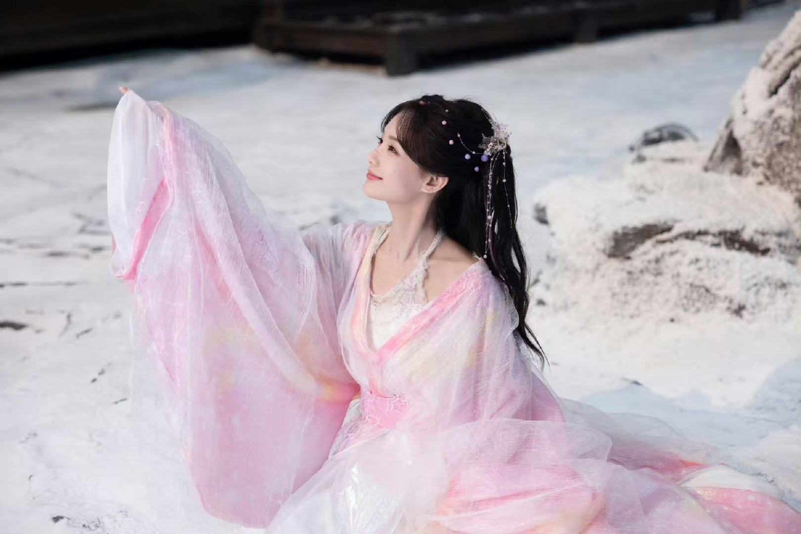 李一桐蛛丝轻绕李一桐织梦成景李一桐正奔赴她的山河与自由​​​​