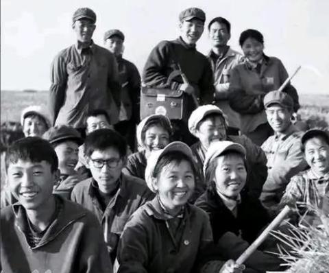 1972年，知青张援朝去看望干妹妹陈春玲，谁知，陈春玲红着脸说看，我这病，你娶我