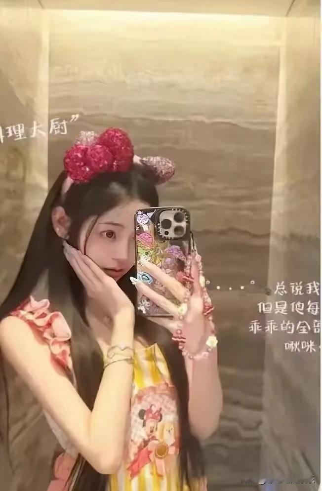 懒懒彻底出局了，与王思聪没有戏了，交往一年多王思聪腻了，懒懒也懒得装了，变成前女