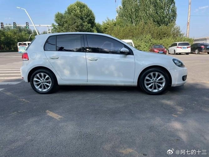 夏季高温暴晒，爱车需要全方位做好防晒防护。露天停车尽量选择树荫或者地下...