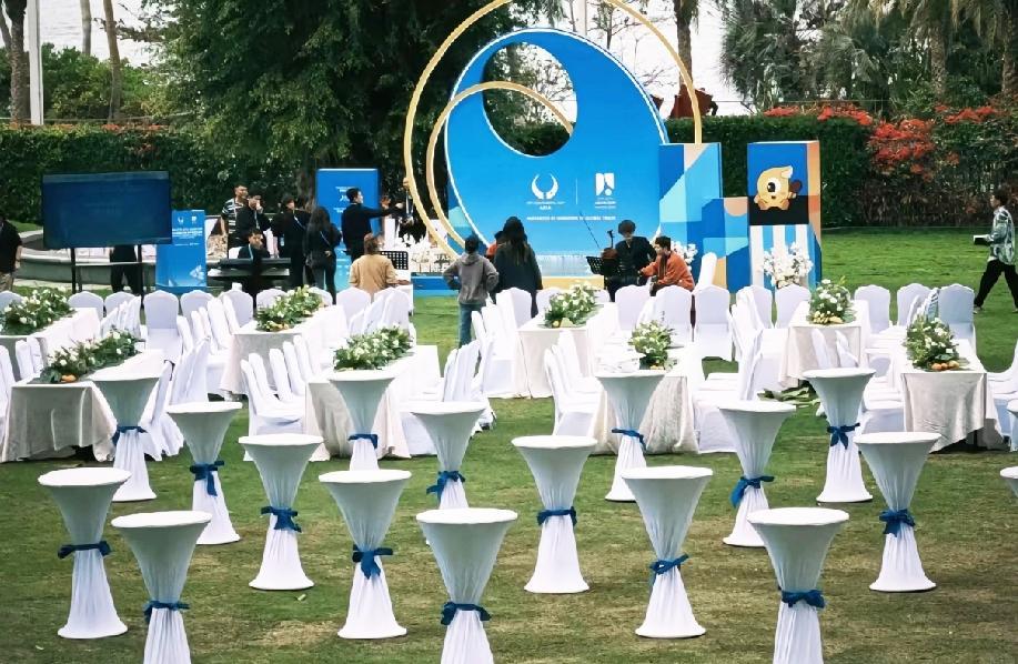 亚洲杯欢迎晚宴现场曝光，弄得跟参加婚礼一样，这也太浪漫了。亚洲杯明天开赛