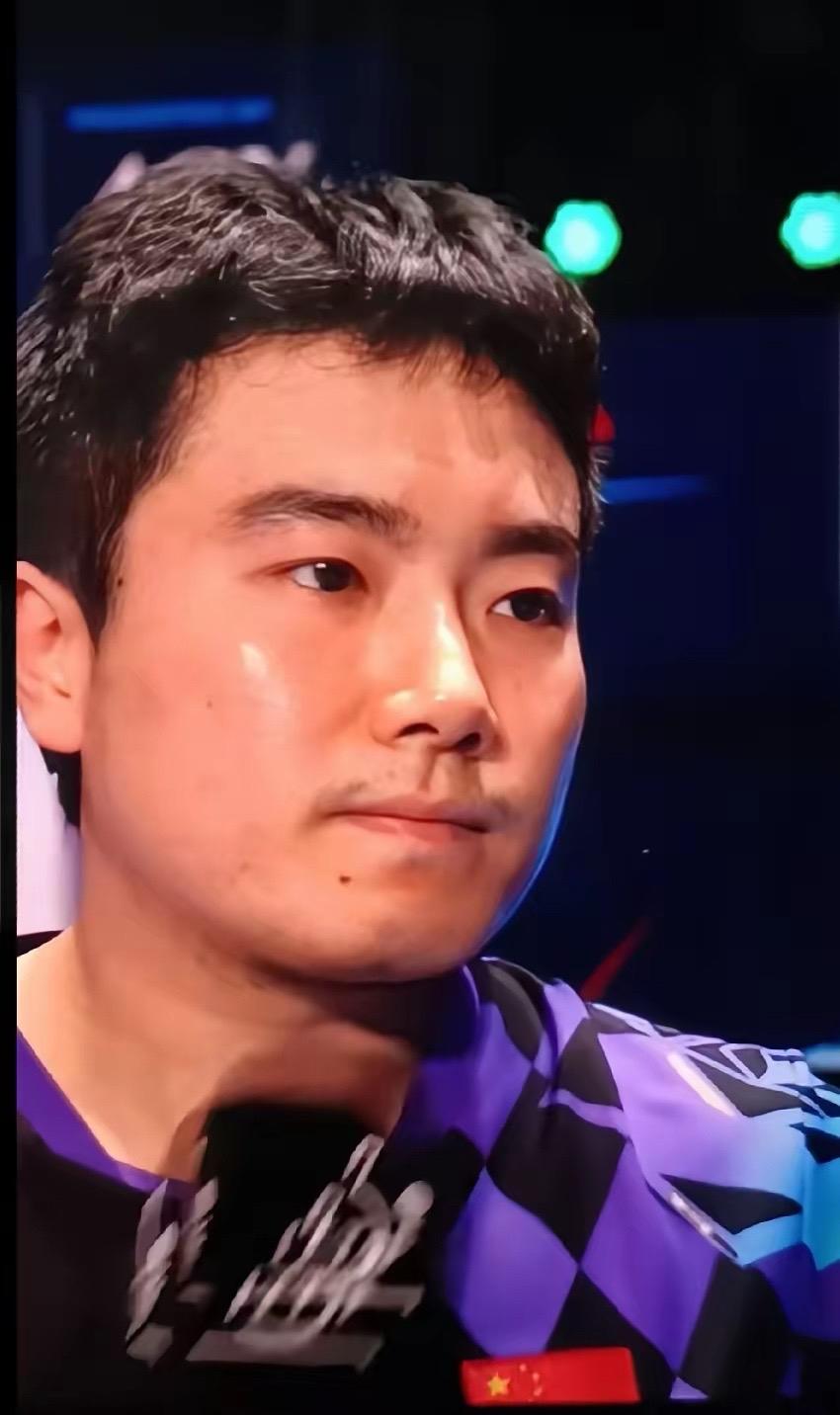 昨天让二后追三，今天戏码大重演。梁靖崑啊梁靖崑，为啥总是玩惊险。差点吓出