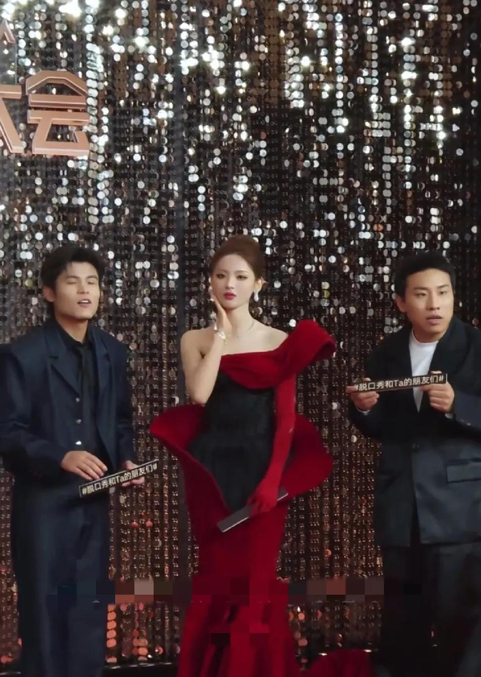 何广智、徐志胜现在估计很头疼他俩无论如何也想不到难得有机会参加微博之夜，没等