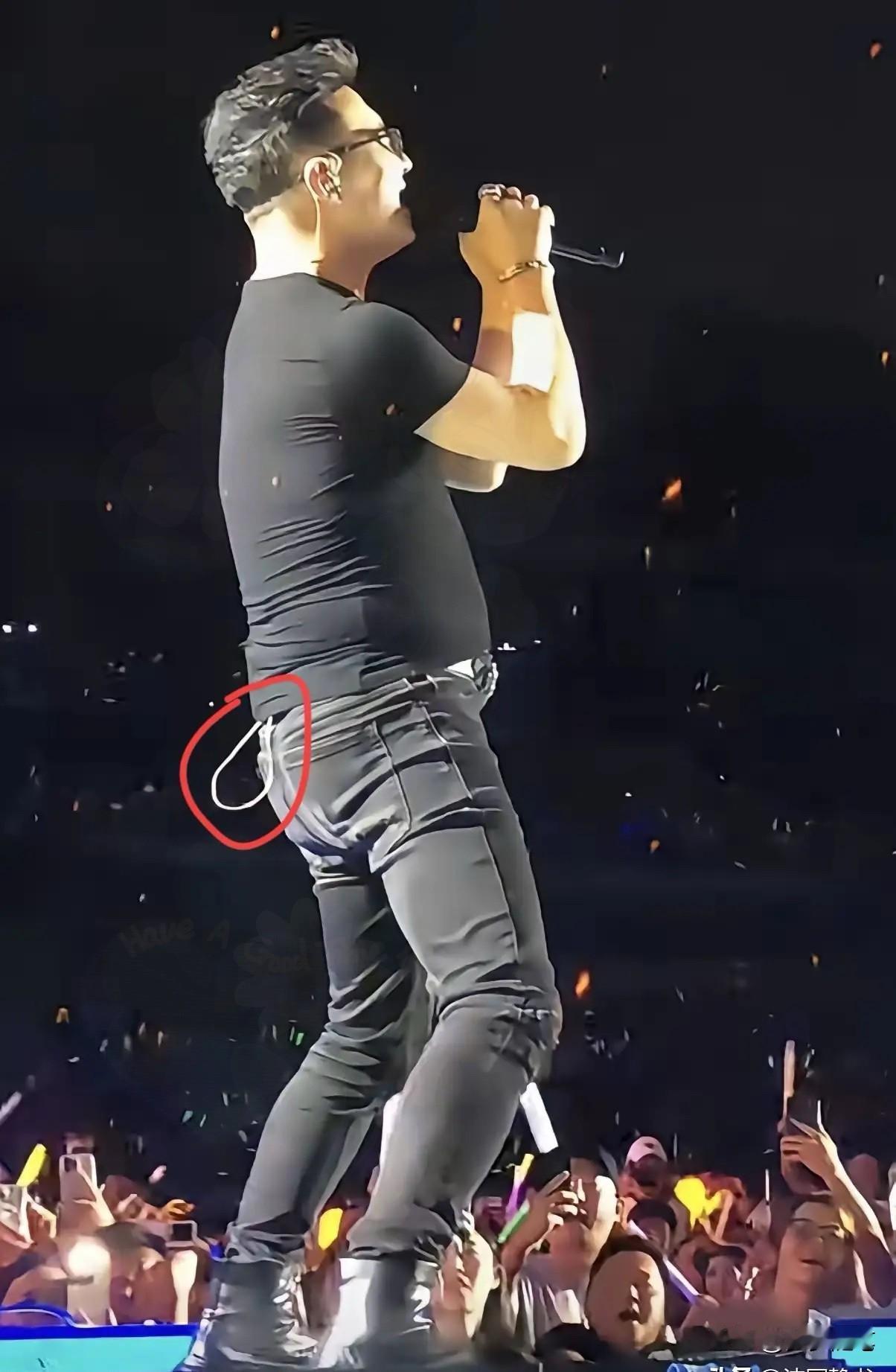 汪峰的演唱会，有一个疑问令人费解都什么年代了，他的团队为什么还要用有线的话筒