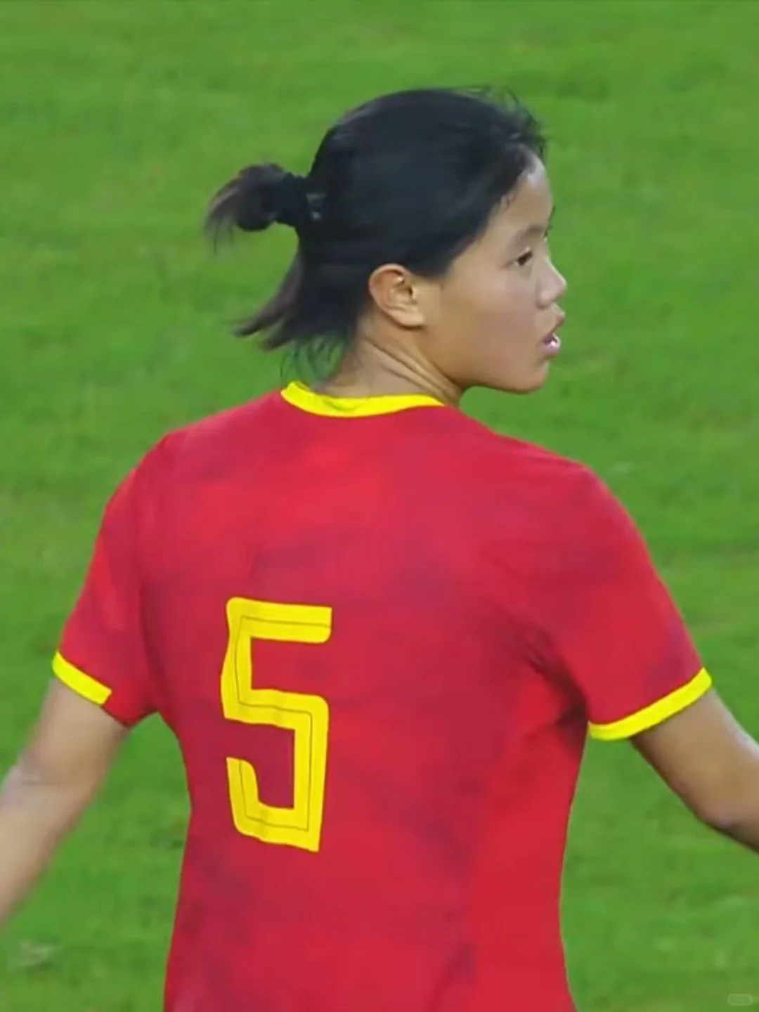 这波U17女足直接杀疯了！中国女足5‑0横扫皇马U17！小将们敢拼敢抢