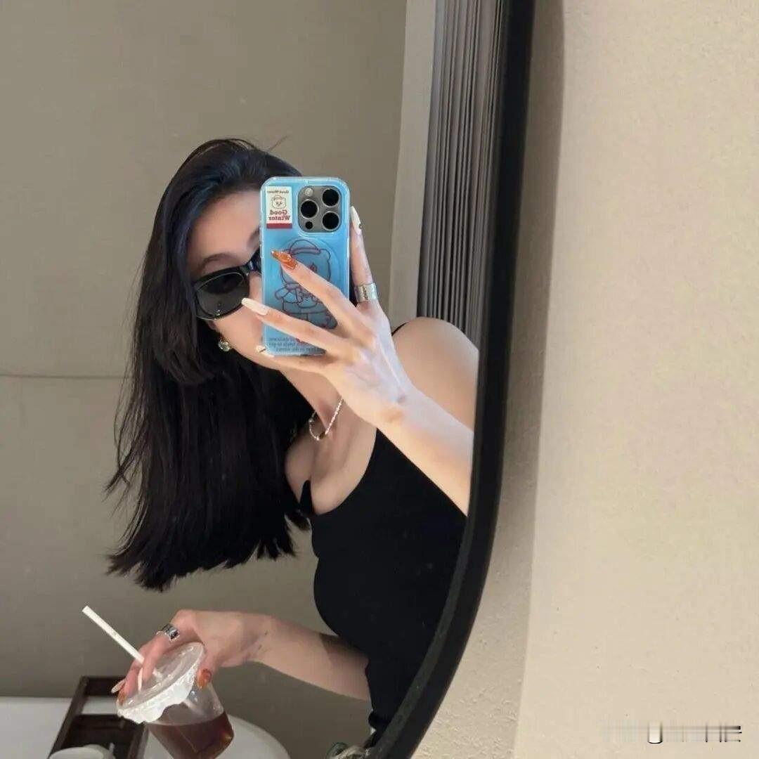 在单位，其实领导不瞎，只是看人下菜碟。1.任何事，领导不是不知道，不