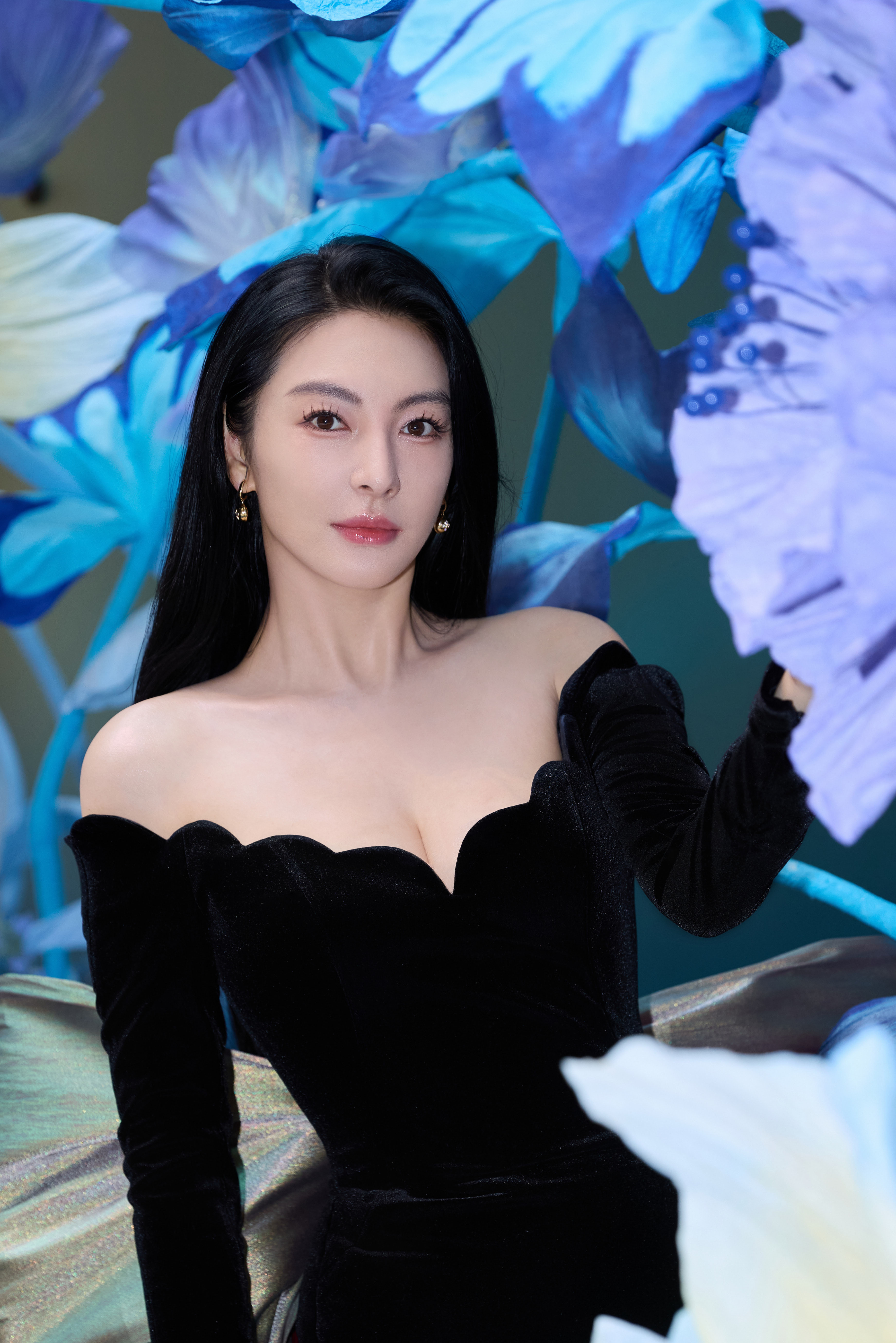 张雨绮冷艳绽放的黑玫瑰