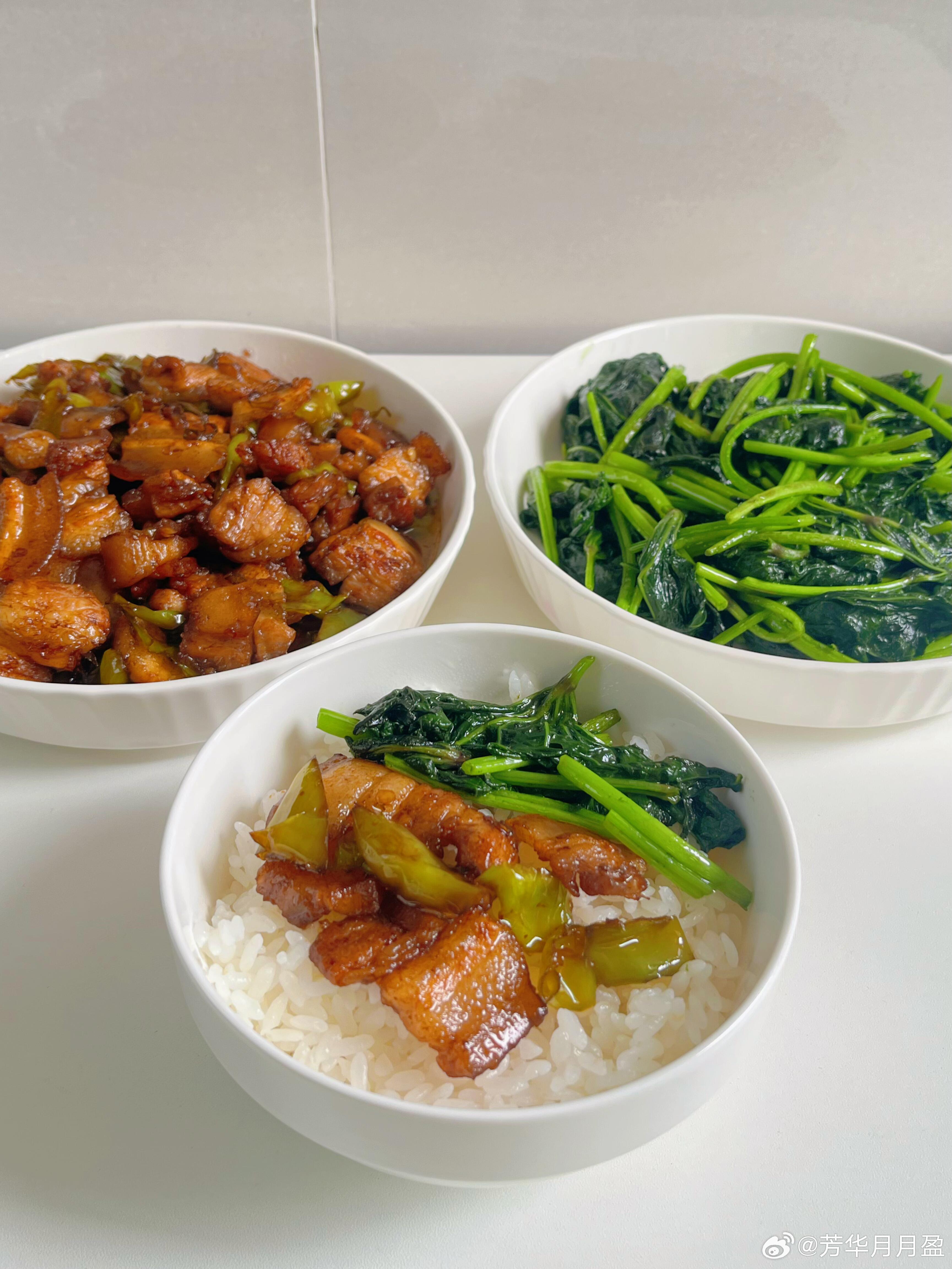 关于今天的饭🍚🍚🍚青椒五花肉、清炒地瓜叶​​​