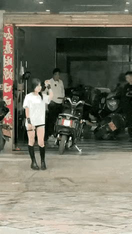 摩托车：你清高，拿我讨女孩子喜欢。