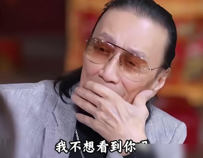 谢贤戴墨镜40多年，连拍床戏都不摘？从40岁左右开始，他的墨镜几乎焊在脸上
