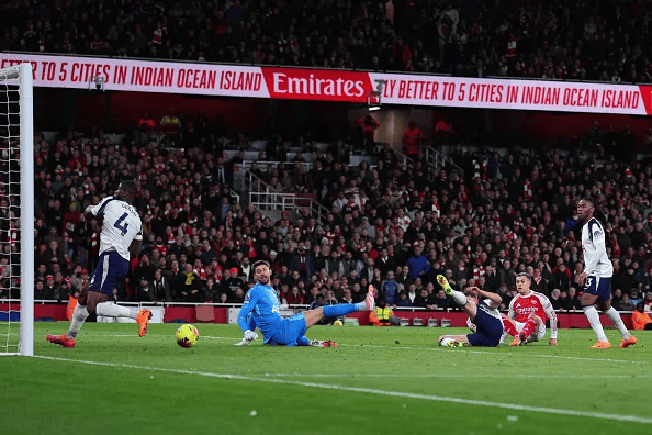 费迪南德: 特罗萨德的贡献堪称亮眼, 他理应获得极大认可