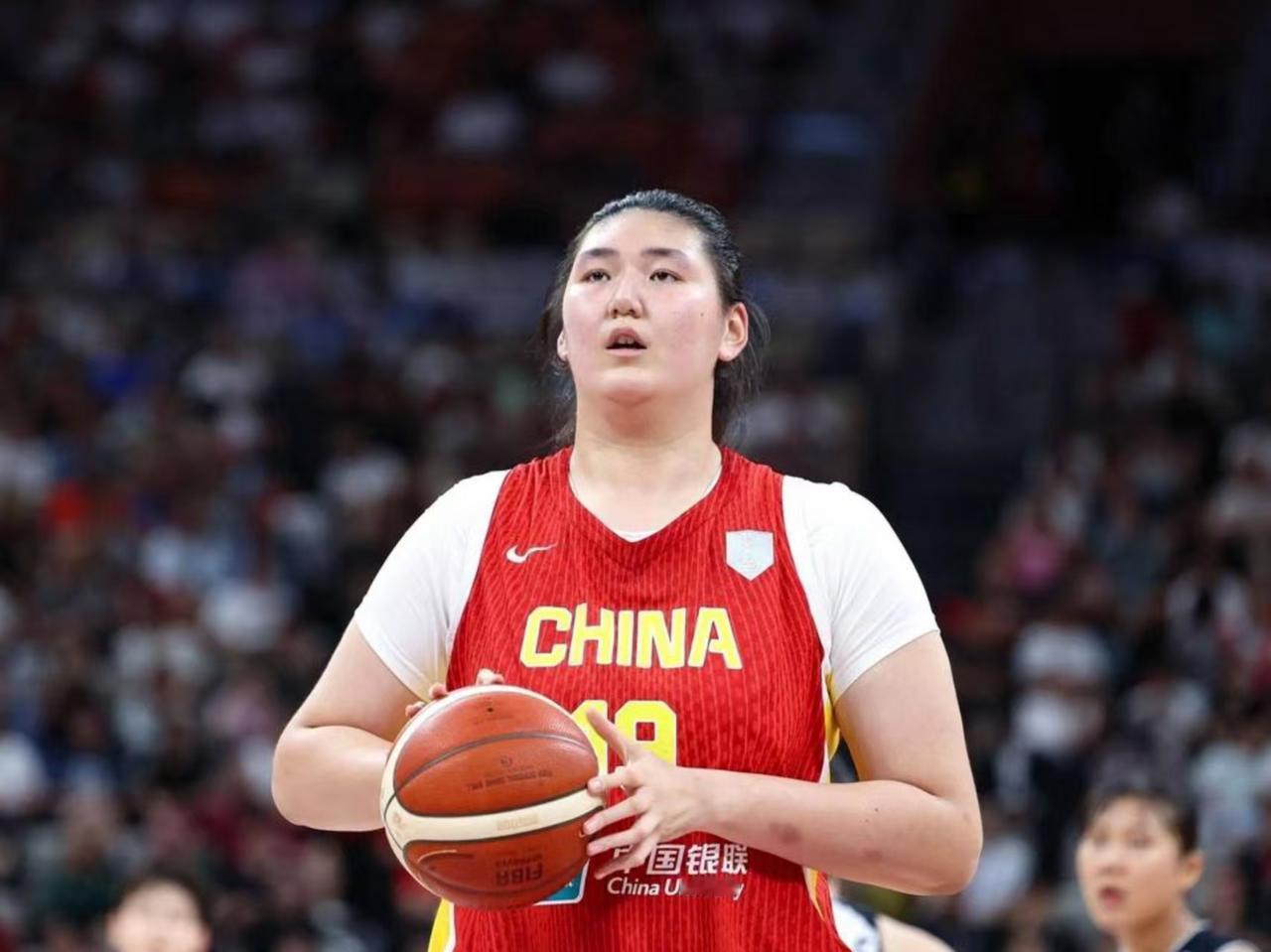 女篮1分惜败西班牙！进步很明显，缺点很致命。中国女篮刚刚结束的一场热身赛，历经