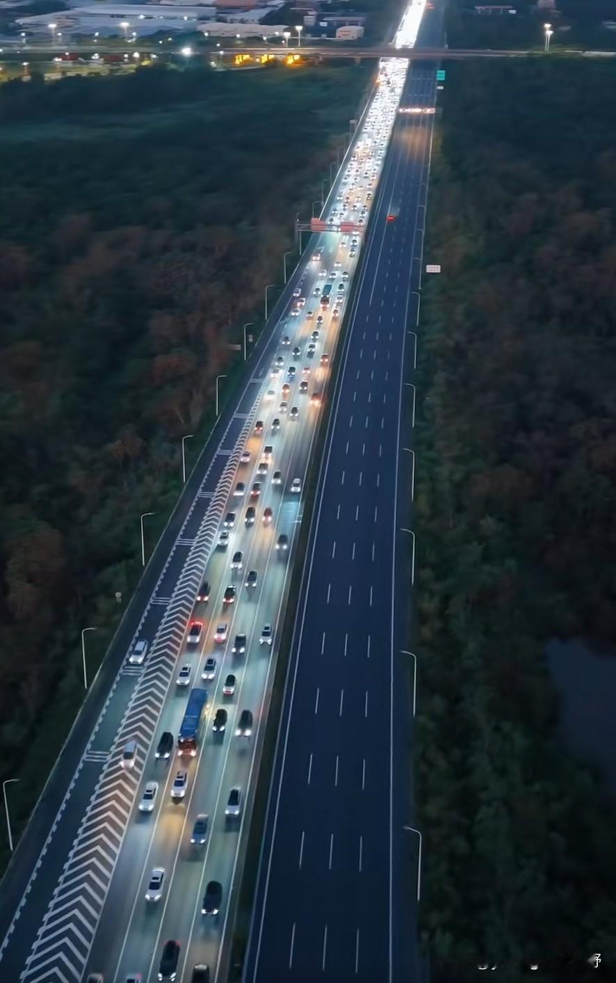 年关又来到，在珠三角务工的人们又开启了返乡之旅。其中往粤西路段的沈海高速都是特别