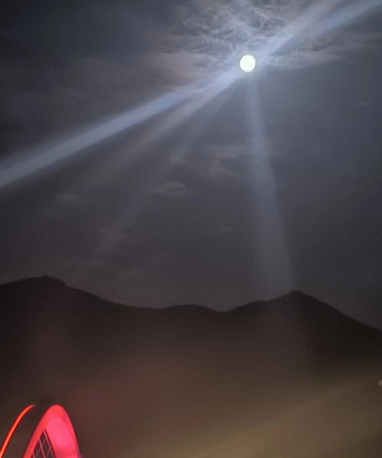 现实生活中你对一个人再真心再善良千般万般好都无用也不敌你对别人有