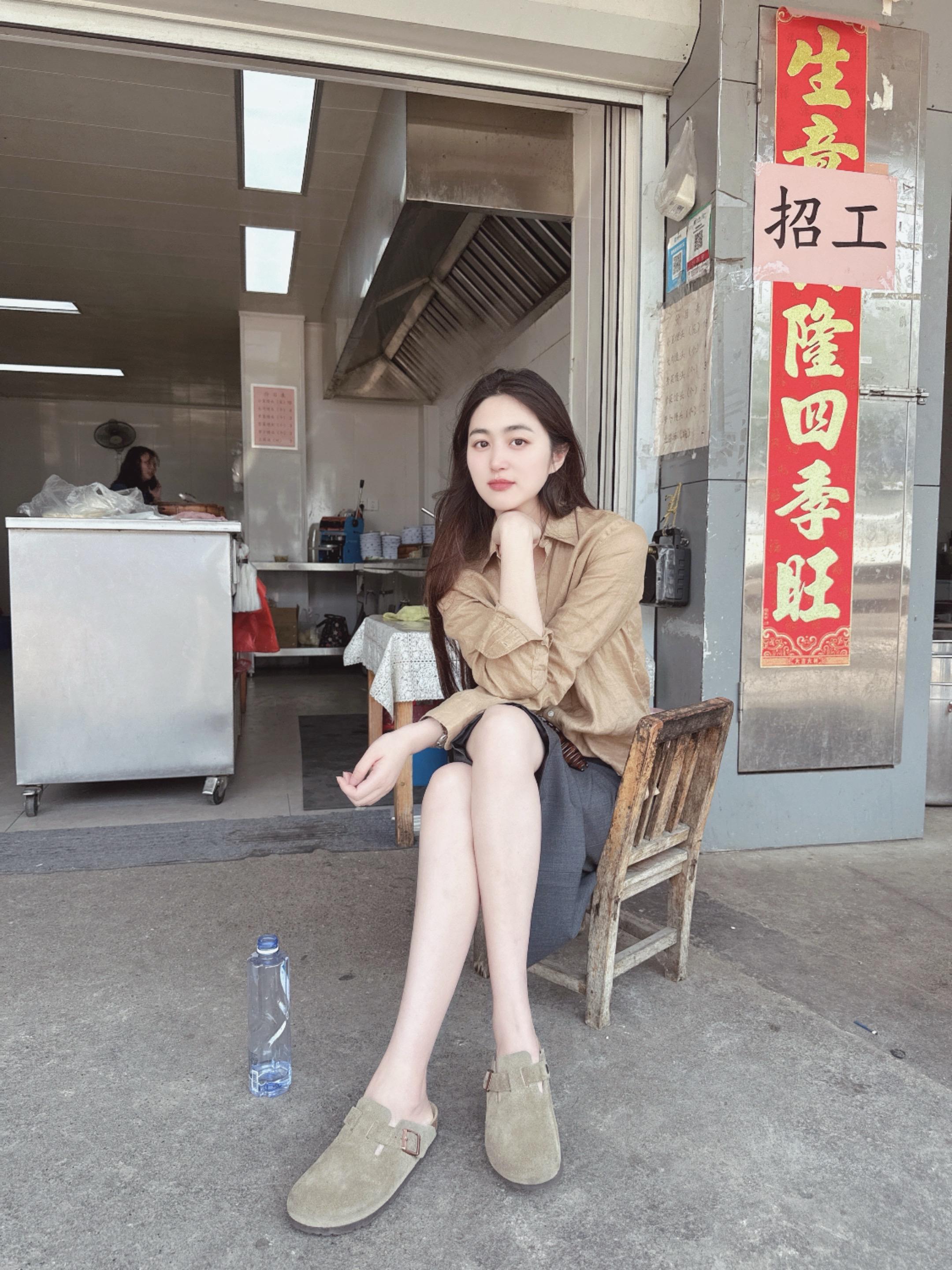 “你会不会突然的出现  在街角的咖啡店”