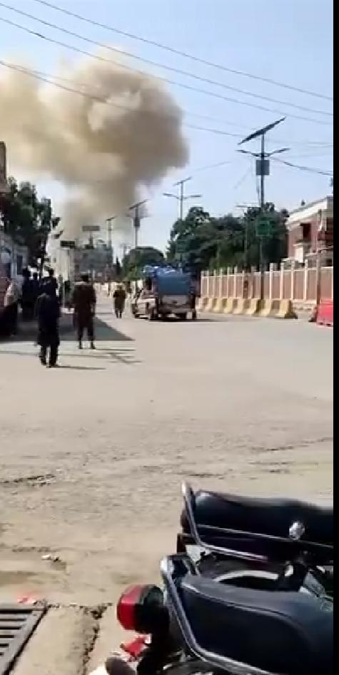 “巴基斯坦境内突发大爆炸，自爆卡车撞向警察局，巴铁军队围攻叛军！”当地时间202