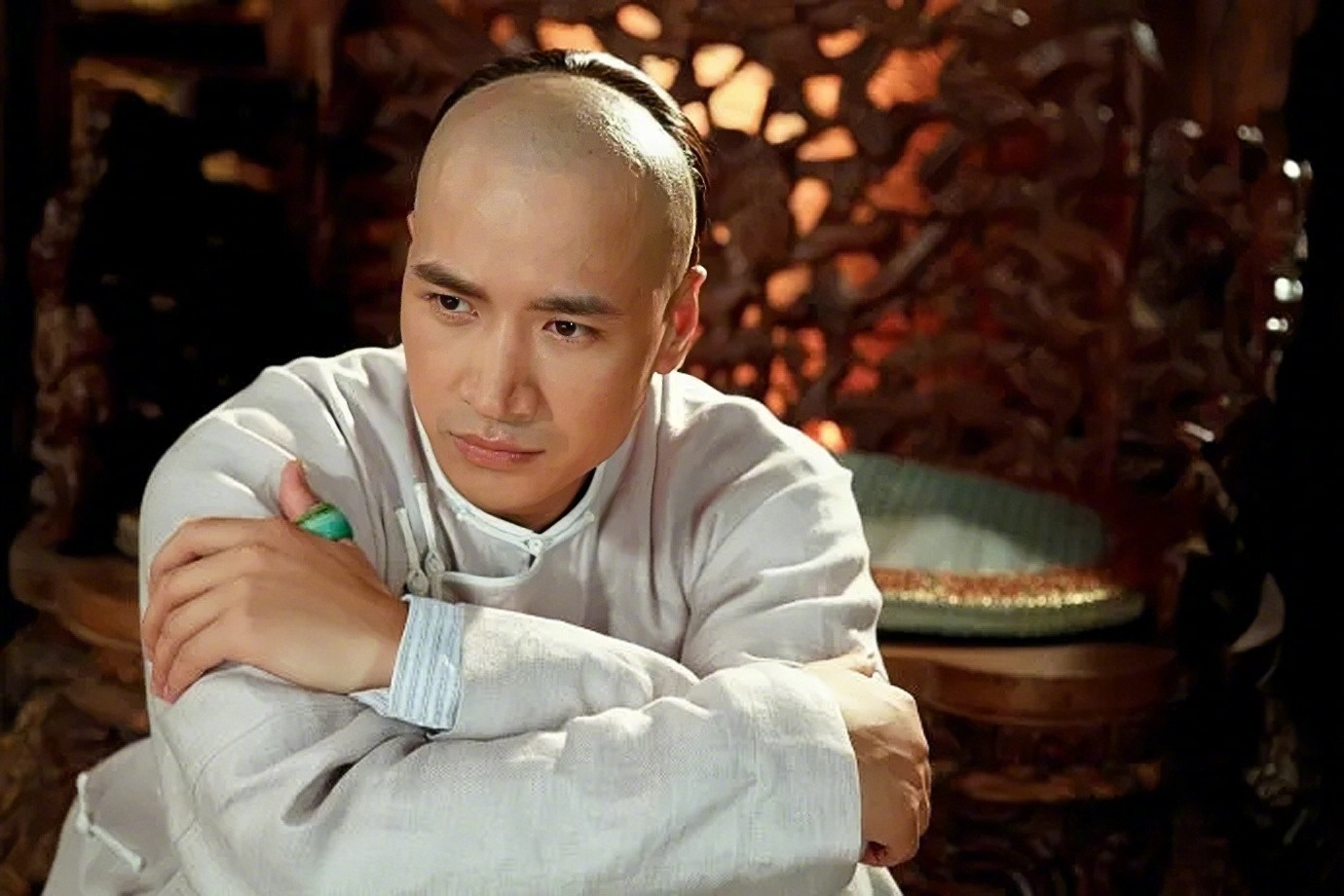 有些演员，不是塌房也不是退圈，就…某天起，突然看不到他们有效刷屏了[捂脸哭]好像也