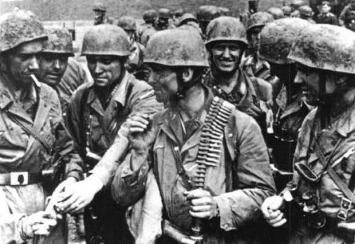 1941年，德国军队向东猛扑，几百万苏联士兵相继落入敌手。这批人，几乎没