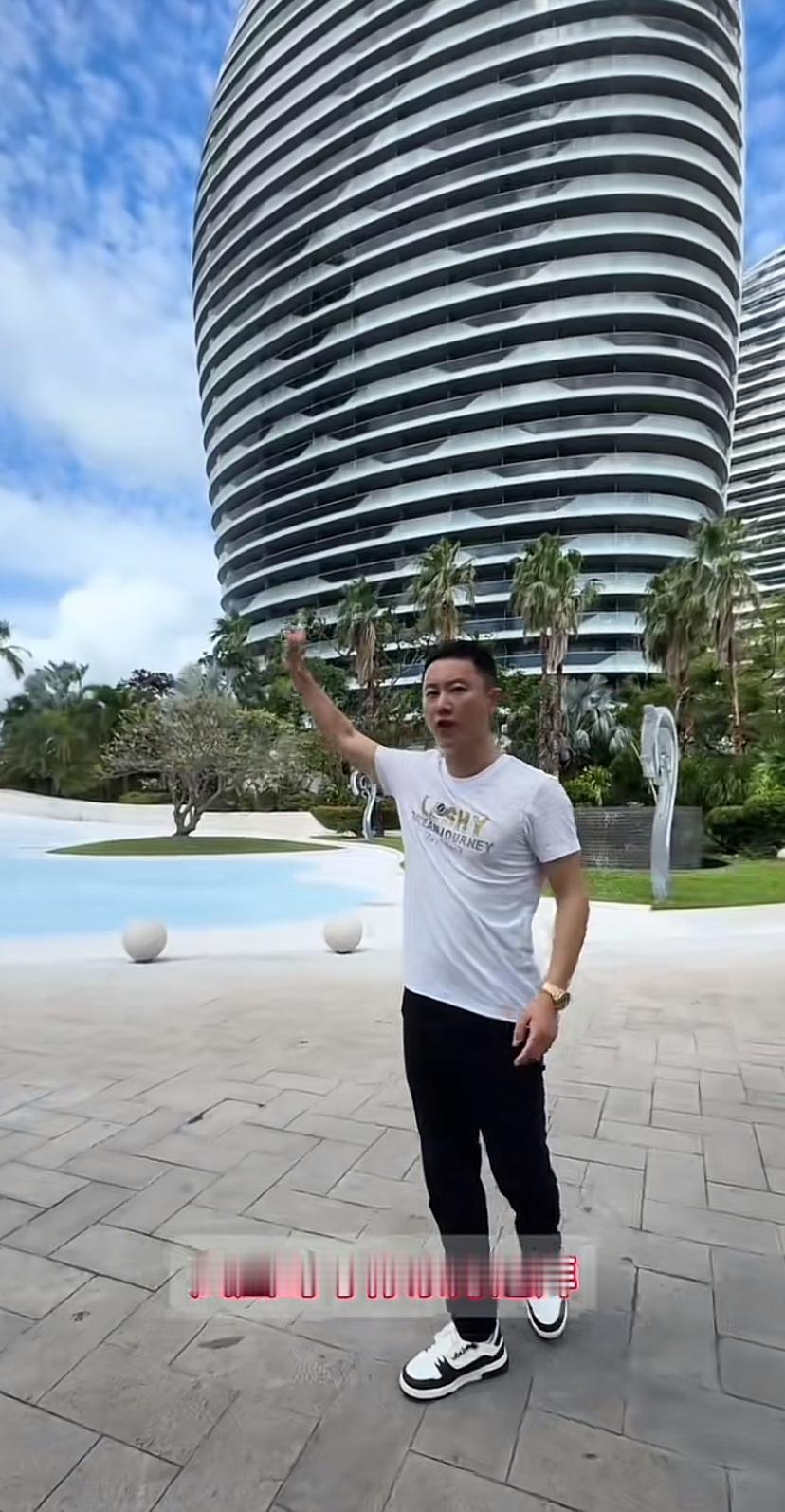 简直不敢想象，三亚的地标建筑凤凰岛，房价腰斩幅度让常人绝对预估不到，当年最高峰时