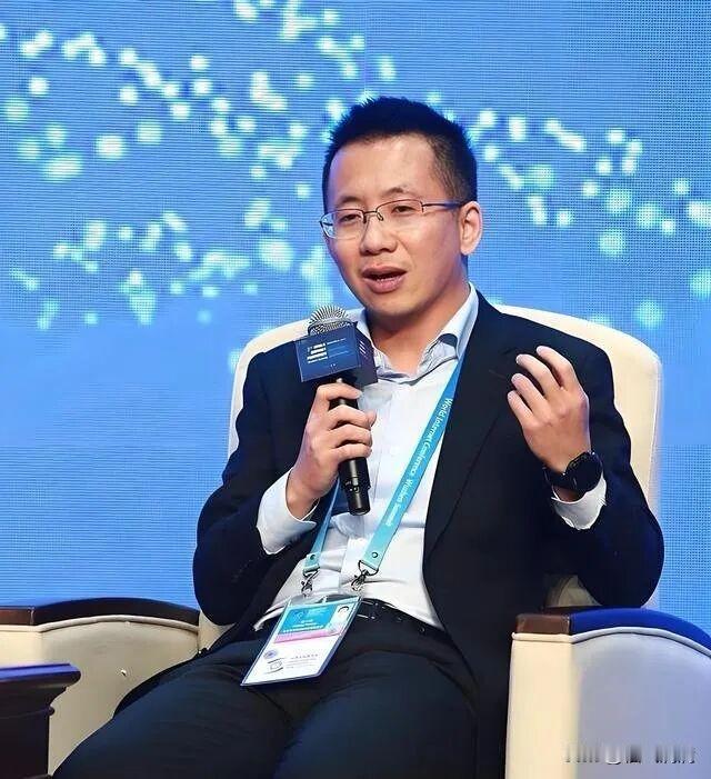 果然人一定要多读书啊，以前我不懂，为啥张一鸣能把字节从几十人带到10万人，还