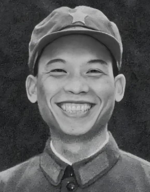 1979年，我军一名走失的战士正在越南的农田里挖红薯，突然被人用石头砸了一下，他