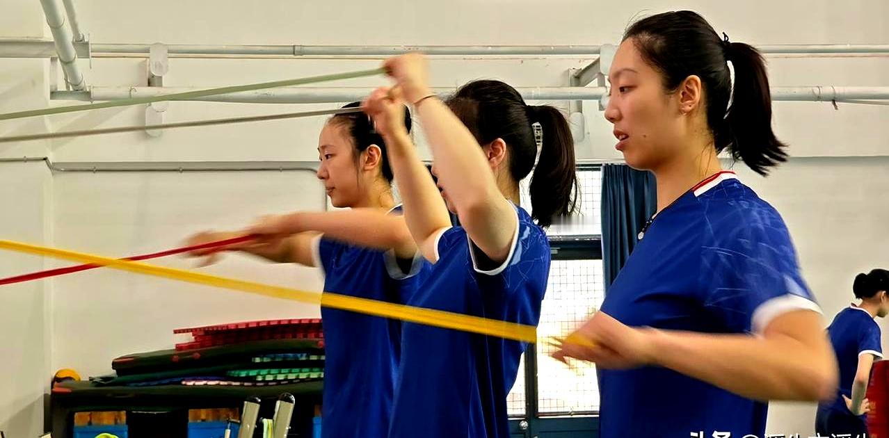 龚翔宇新赛季要远赴国外打球，不少人觉得江苏女排这回少了定海神针，可再看看她们手里的底牌，这棋盘还没开