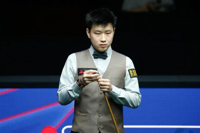 北京时间12月1日，刚刚结束了一场2025斯诺克英国锦标赛首轮比赛，今年世锦赛冠