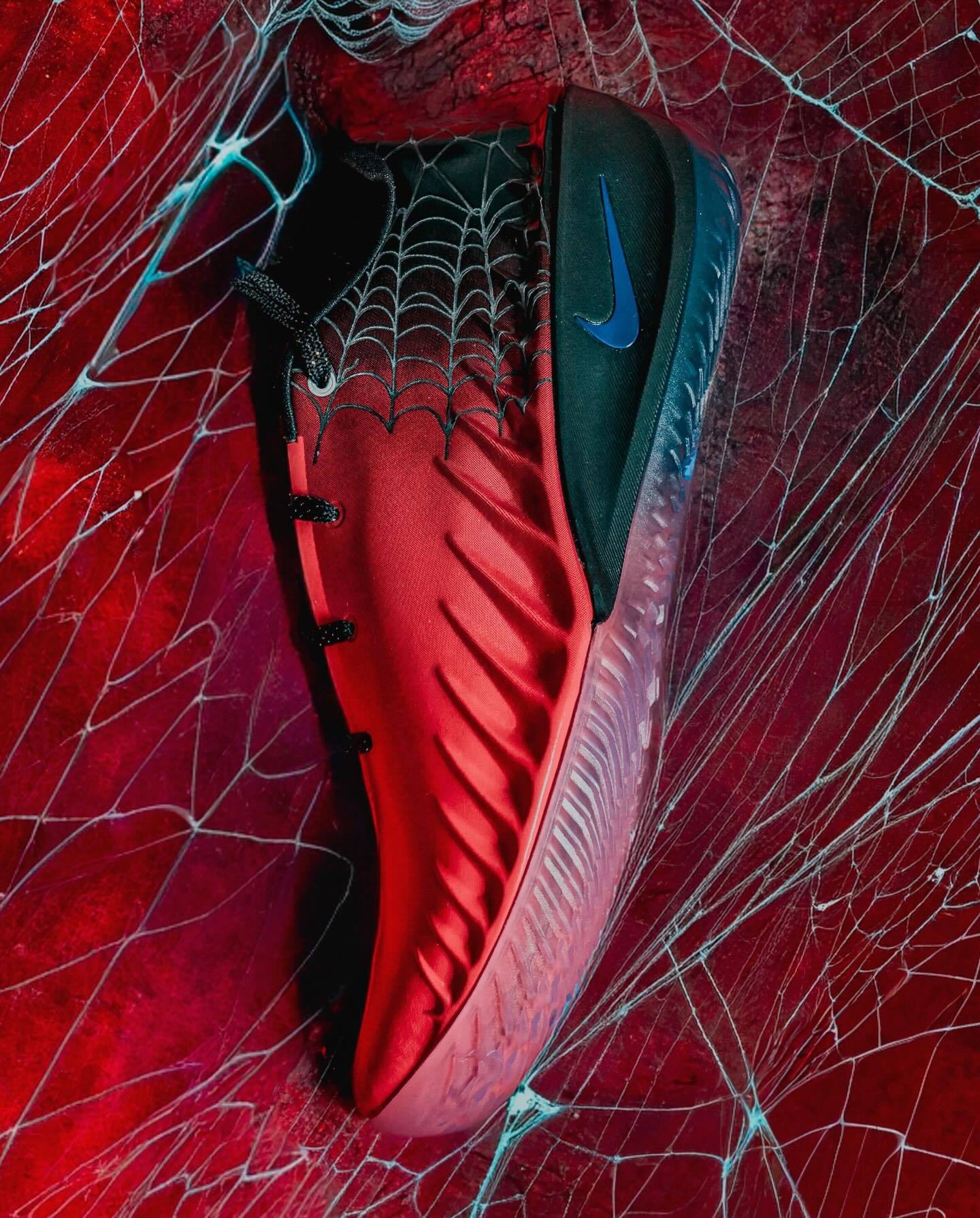 AJDybantsa近日上脚一双定制的NikeG.T.Cut4。灵感