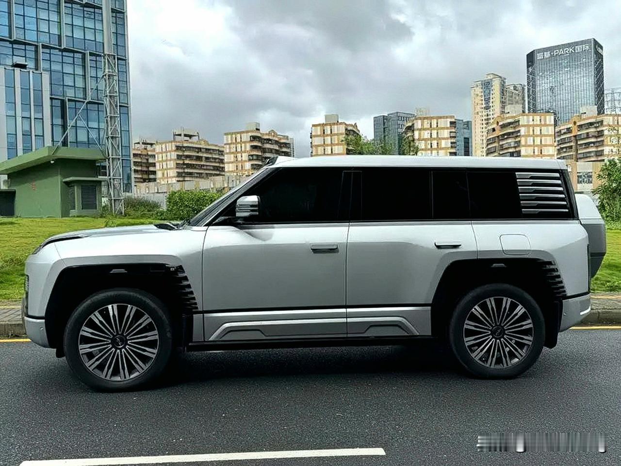 有网友一直对我这台仰望U8有。然后想让我聊聊这个车的缺点，我其实在懂车帝上不止一