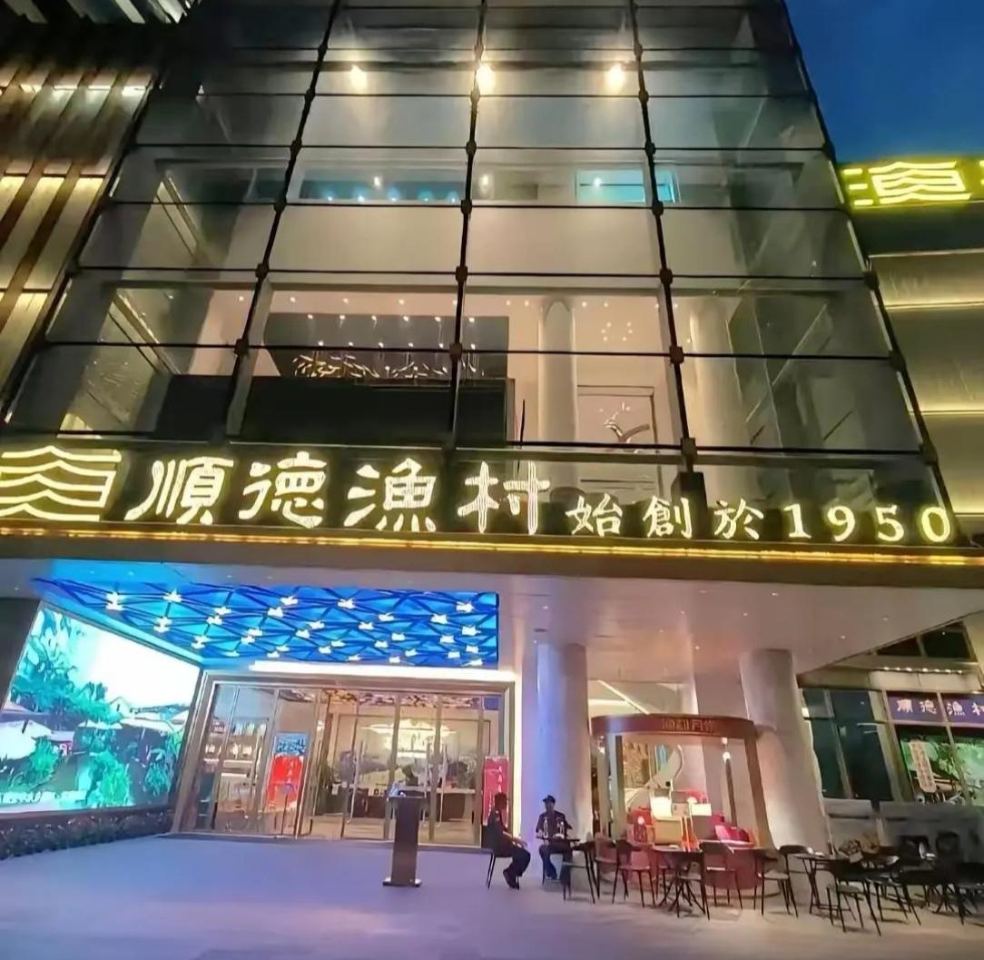 顺德渔村的保安拒绝母子避雨后，现在顺德渔村可能面临这3个窘境：第1.口碑被毁