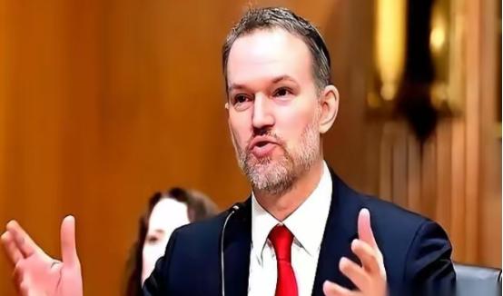 美国拉着50多个国家，想逼我们交出稀土，我们同意了，暂停出口管制，但就在4月9号