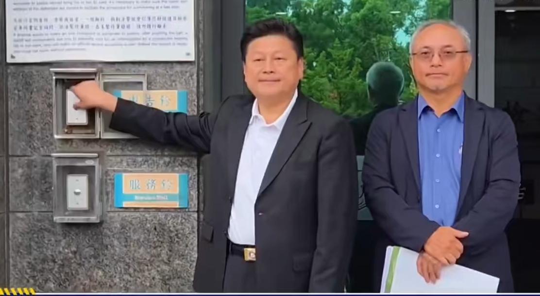 傅崐萁动手除奸！傅崐萁这次直接走法律程序了。带着律师去地检署，告张峻