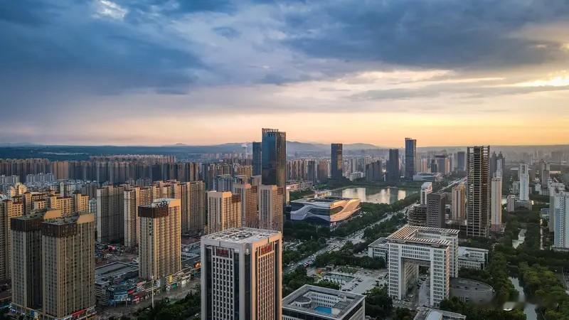 洛阳楼市：7月的数据可以直观反映现状，洛阳新房房价环比下跌0.5%，二手房房
