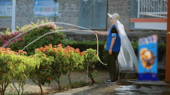 马頔我不干净了哈哈哈哈哈邓超：我淋了水你们也别想躲掉！反手直接手撕马頔的拿到的空