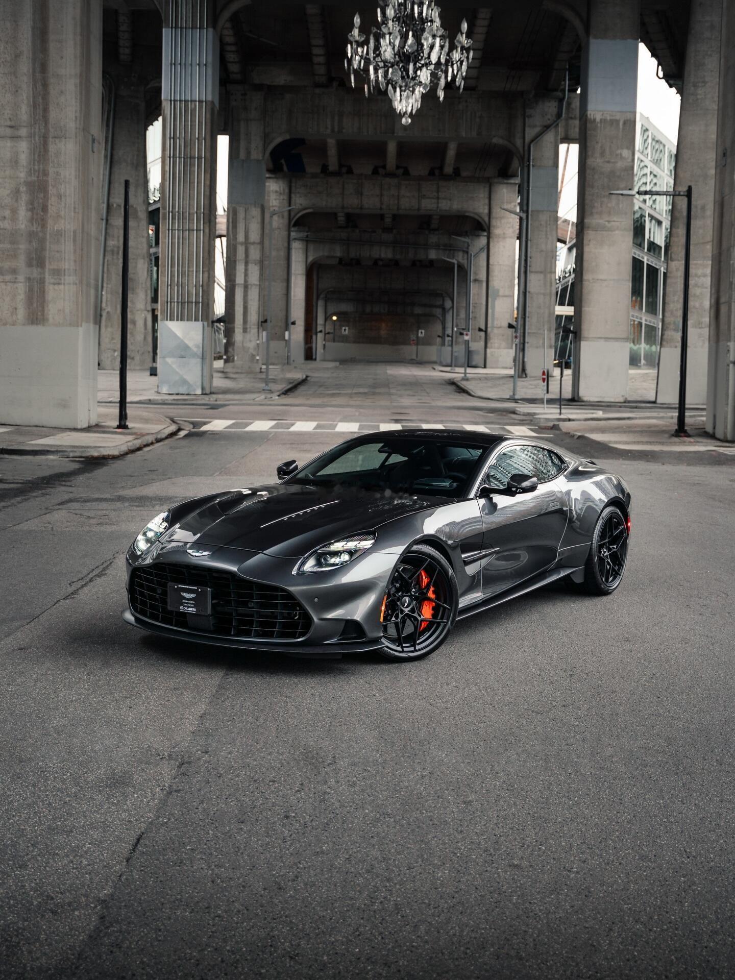 阿斯顿马丁|黑色Vanquish实在是太帅了。阿斯顿马丁
