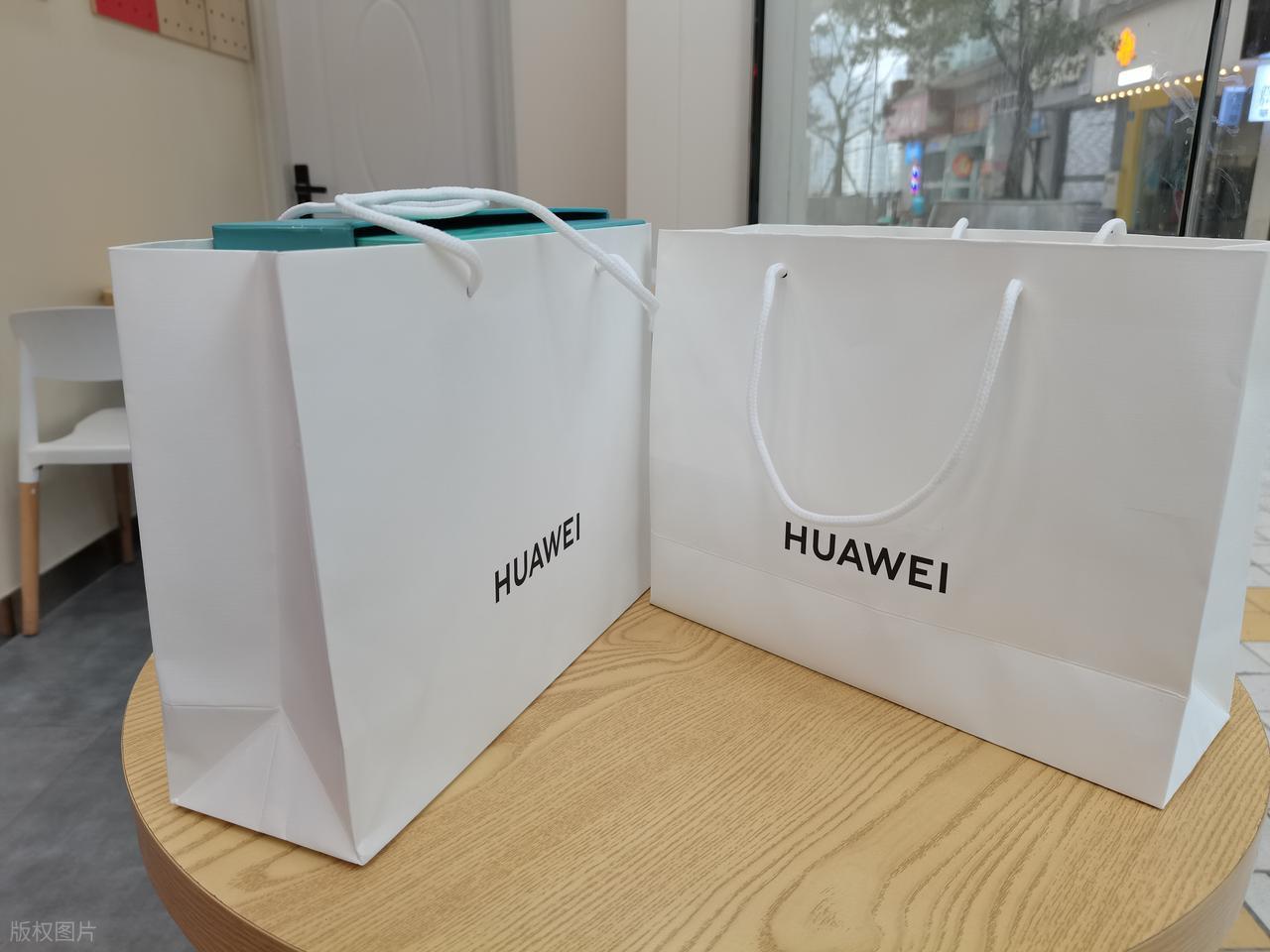 华为畅享90系列的购买者，早已突破单一群体，从都市白领到小镇青年，从学生到中老年