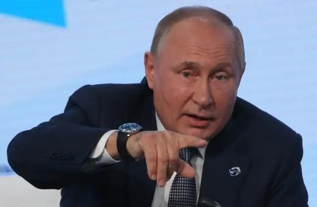 07年叶利钦葬礼：普京难掩悲伤，老布什眉头紧锁，克林顿高傲冷然叶利钦这个人，在