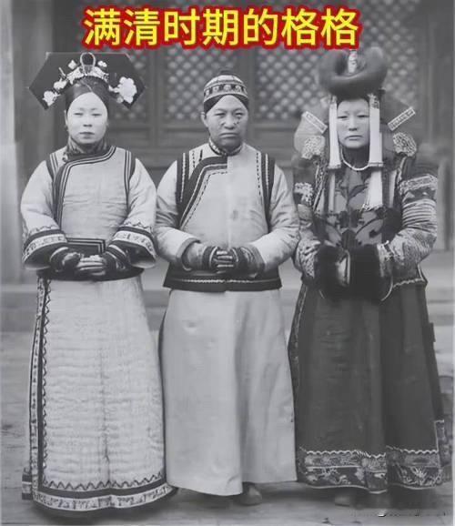 别说走在故宫天坛公园了，就是走在南锣鼓巷、前门大街，满眼的都是格格装。故宫、