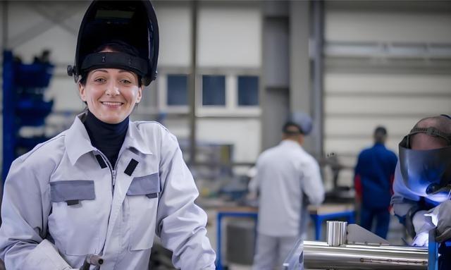 以前欧洲发达国家的工资，基本可以达到5000欧元，甚至更高，而现如今，很多欧洲发