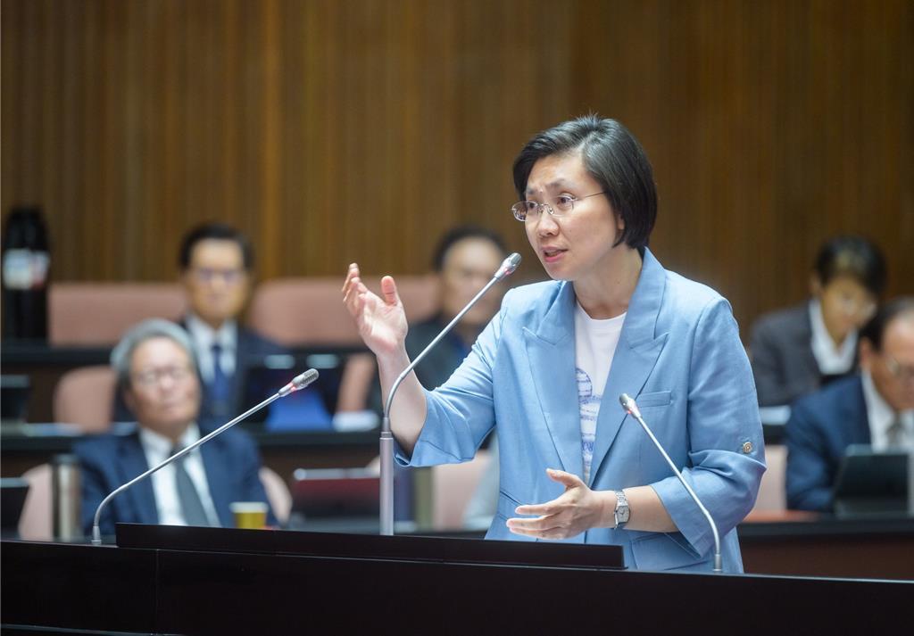 蓝营参选人第一个威胁国民党中央的出现了，表示将不受党纪约束，迳行宣布参选！国