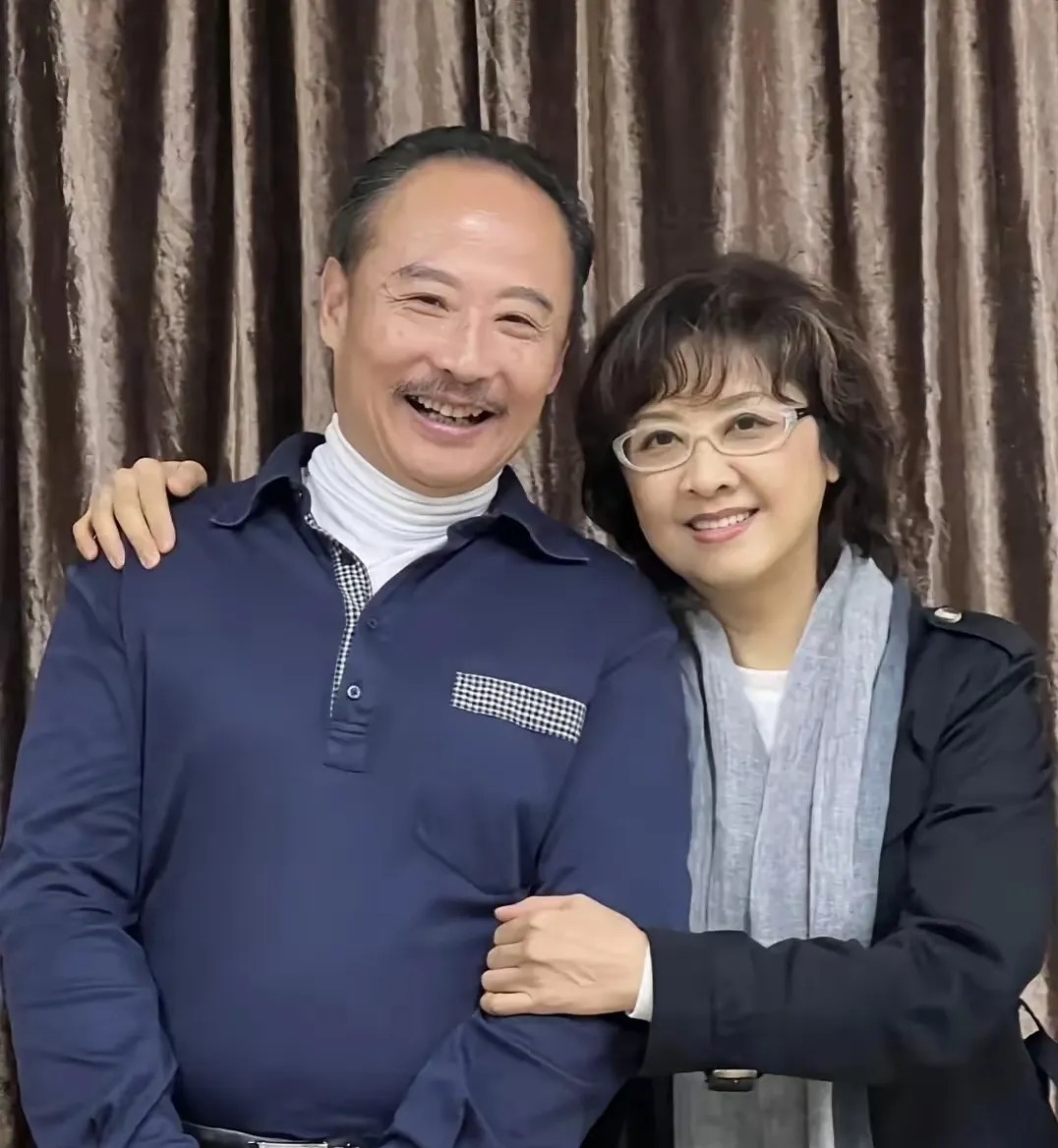 这才是纯天然中国第一美女，从年轻到现在美了一辈子，天生丽质，浓眉大眼，年轻时
