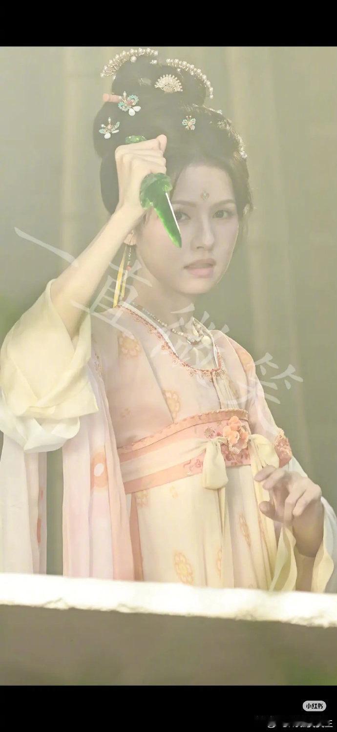 鹤男《攻玉》路透出炉。鹤南资源真好，就这样演上了S+的女主角，说实话，好多下沉用