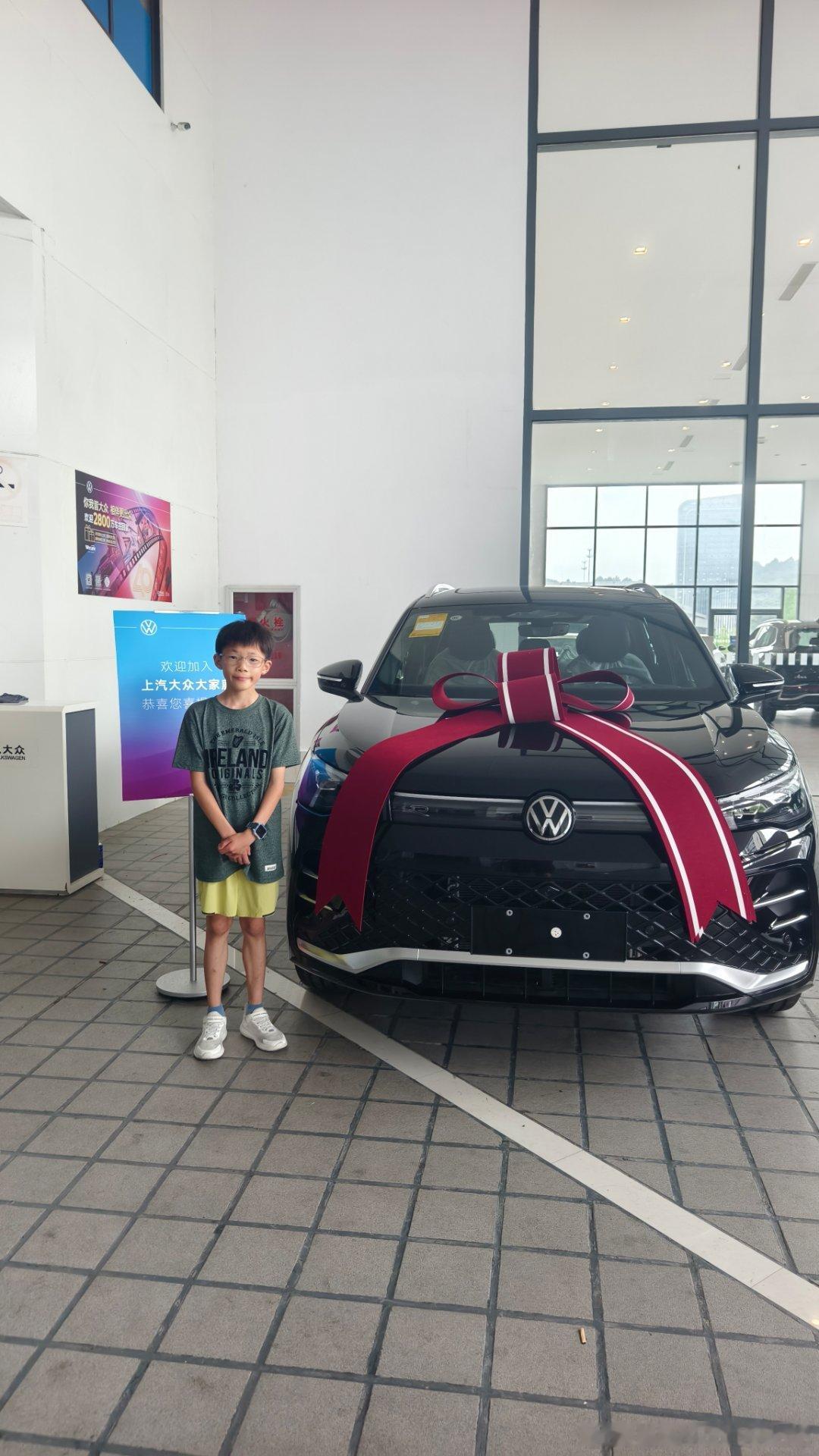 晒娃狂魔上线，车模上线，老车不行了，换个大众Volkswagen。我的日常pl