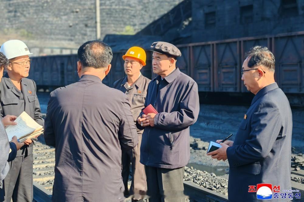 朝鲜劳动党中央委员会书记考察德川地区煤矿联合企业济南煤矿朝中社平壤１１月２日电　