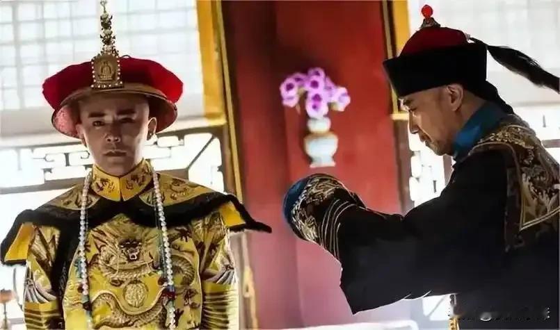1791年冬，紫禁城的龙椅上，81岁的乾隆把军报拍得震天响：“反了！连朕赐的金册