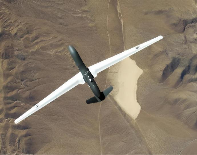 每天认识一件兵器美国RQ-4“全球鹰”无人侦察机RQ-4是诺斯洛普·格鲁曼公司