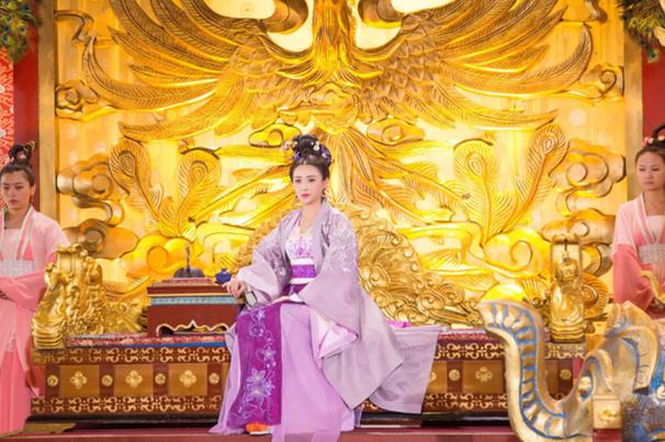 1098年，78岁的宰相苏颂，找了2个丫头给他暖脚，半夜，其中一个丫头过于紧张，