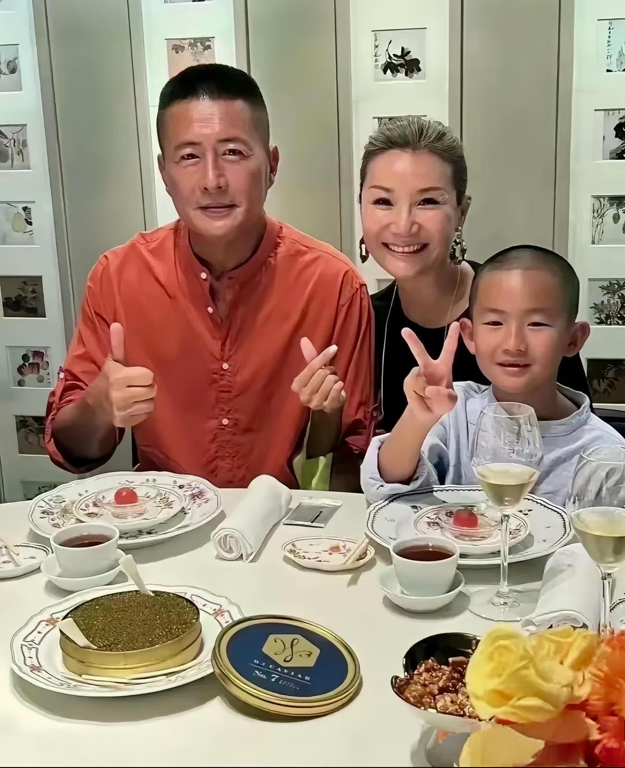 高曙光二婚完整故事：告别第一段聚少离多的圈内婚姻，和商界女强人王玲修成安稳生活