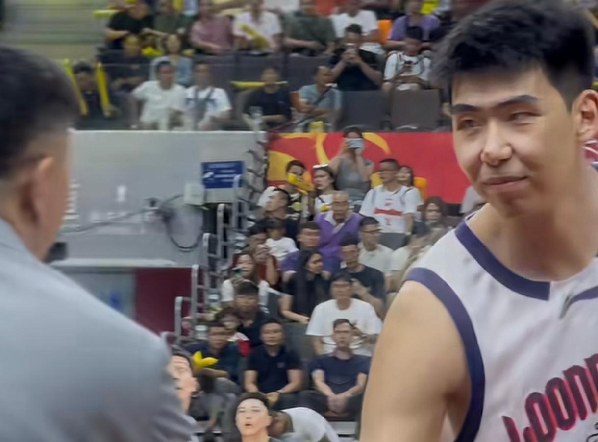 世纪握手！赛后杜锋点评徐昕:不得不说，本赛季徐昕的进步，有目共睹，他的篮下终结有