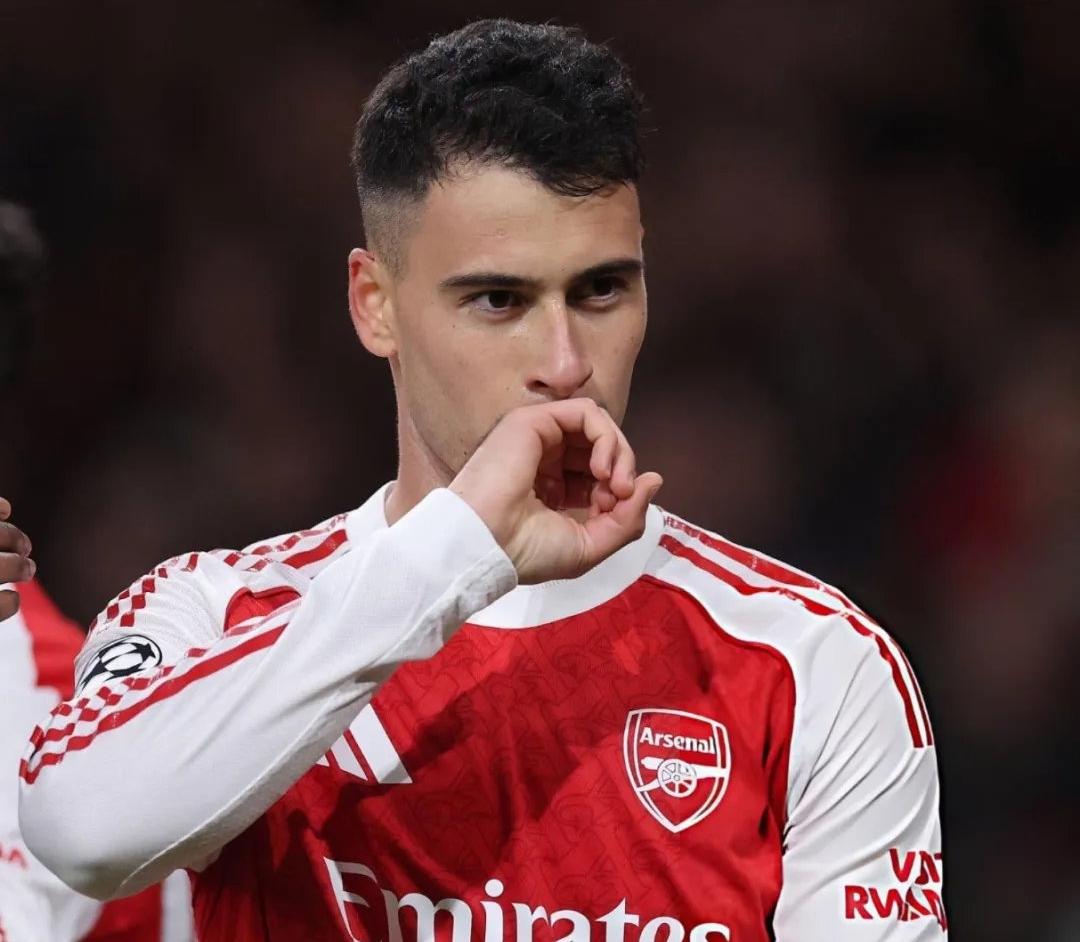 欧洲转会新闻发布会！★不能放啊！据说阿森纳对出售马丁内利持开放态度，但这名边